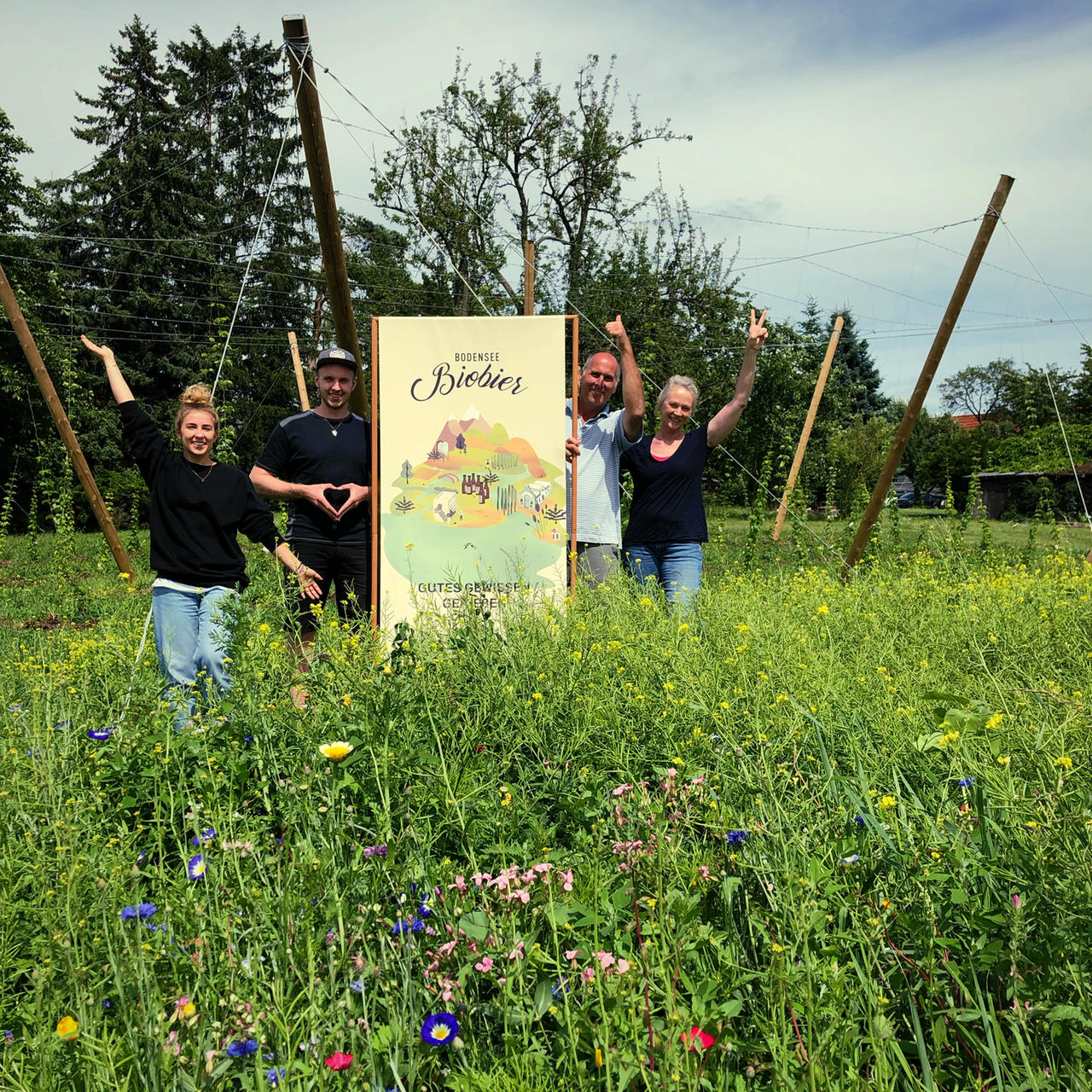 Team Inselbier im Hopfengarten